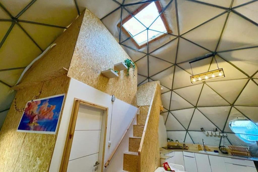 Olive Dome - כיפה גיאודזית ענקית ומודרנית בין עצי הזית Hotel Yavneʼel Buitenkant foto