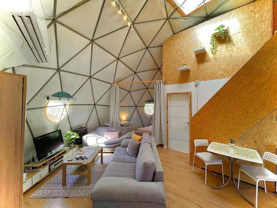 Olive Dome - כיפה גיאודזית ענקית ומודרנית בין עצי הזית Hotel Yavneʼel Buitenkant foto